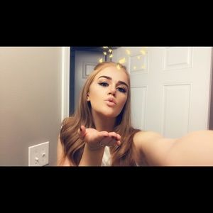 Meet your Posher, Chloe